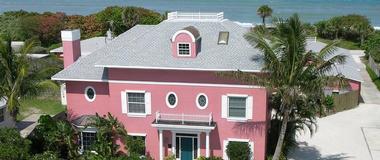 Weekend Getaways in Florida for Couples: Windemere Inn, Indialantic