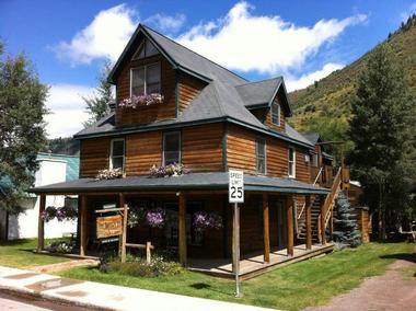Colorado Weekend Getaways: Minturn Inn - 2 hours from Denver