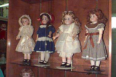 The Lois Loftin Doll Museum