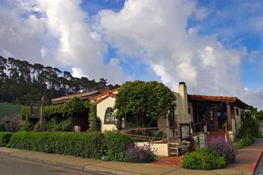 Things to Do Near Me: Robin's Restaurant, Cambria, CA