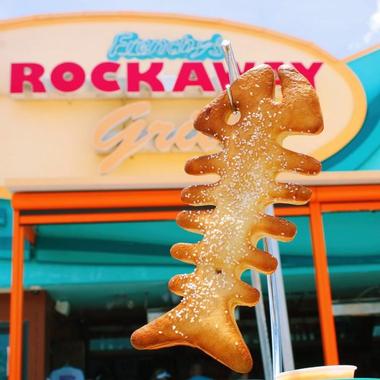 Things to Do in Clearwater Beach: Frenchy’s Rockaway Grill