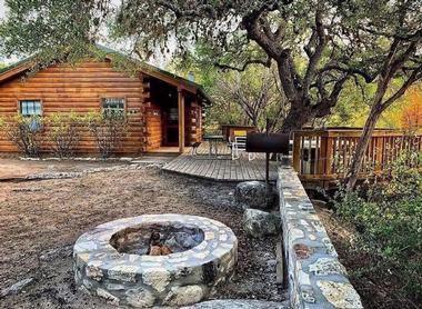 Foxfire Log Cabins, Texas