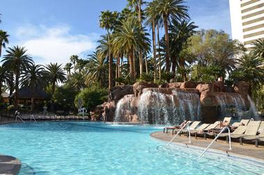 Best Pools in Vegas: The Mirage