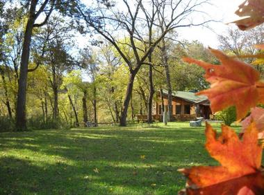 Romantic Weekend Getaways in Arkansas: PJ's White River Lodge